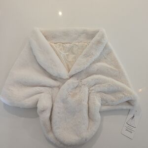 Elegant Faux Fur Shawl Bridal Shrug Satin Lined brand new